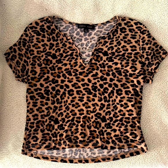 Junior Girls: CHEETAH print CROP TOP w/ rhinestones. FADED ROSE brand/Size L - Picture 1 of 2